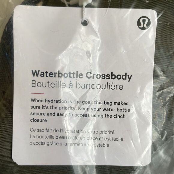 NWT LULULEMON WATERBOTTLE CROSSBODY BAG GREY SAIGE GREEN GREY PERFECT SOLD OUT - Picture 3 of 3